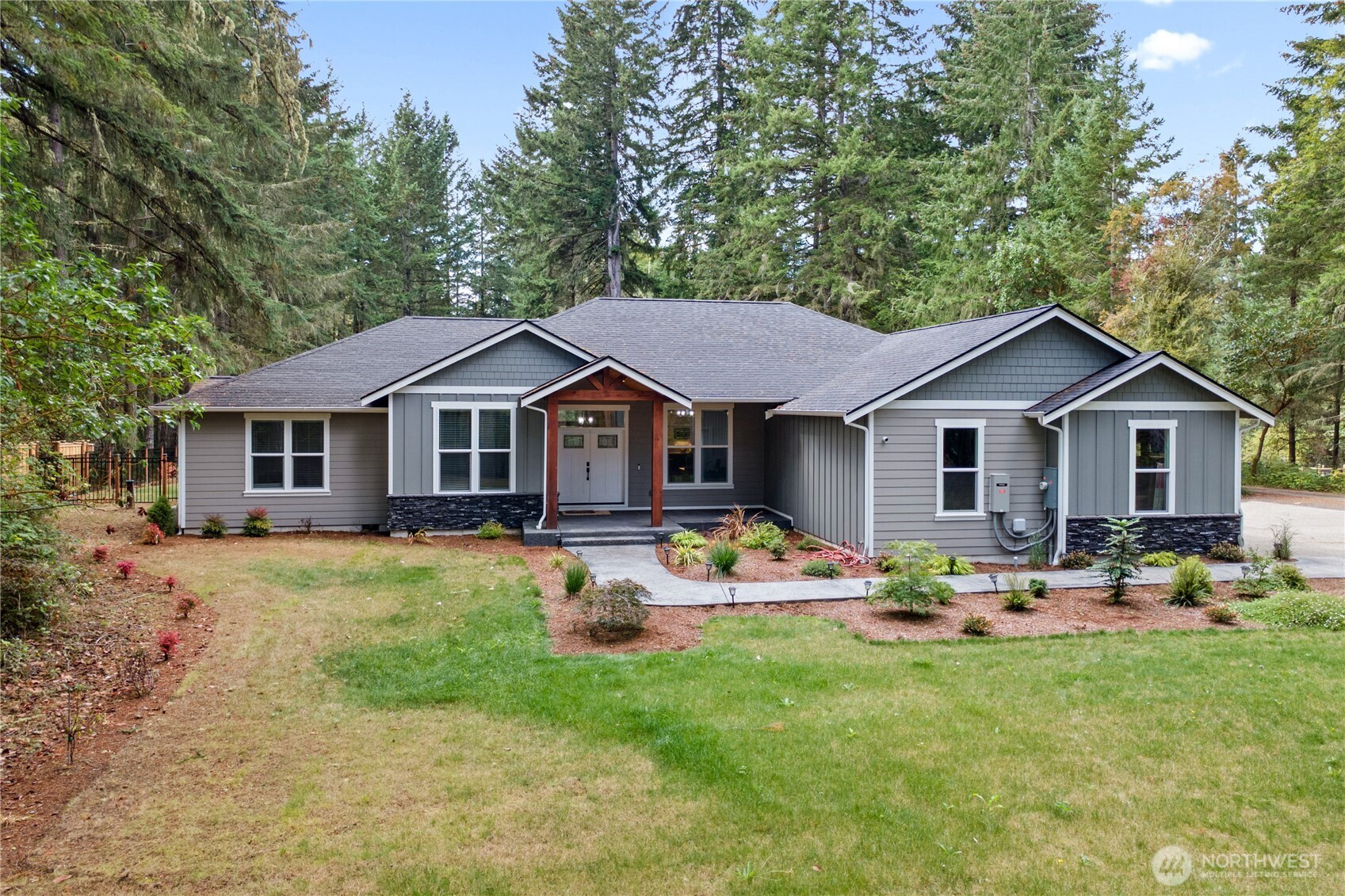 8216 Baird Road NE — photo