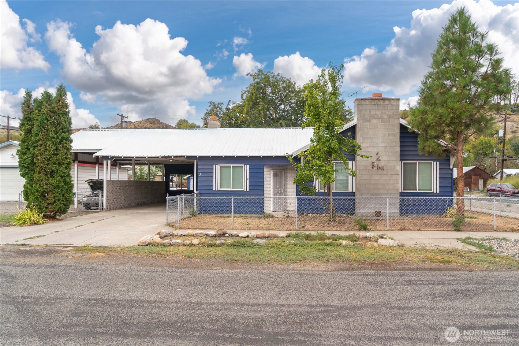 2 S Elm Street — photo