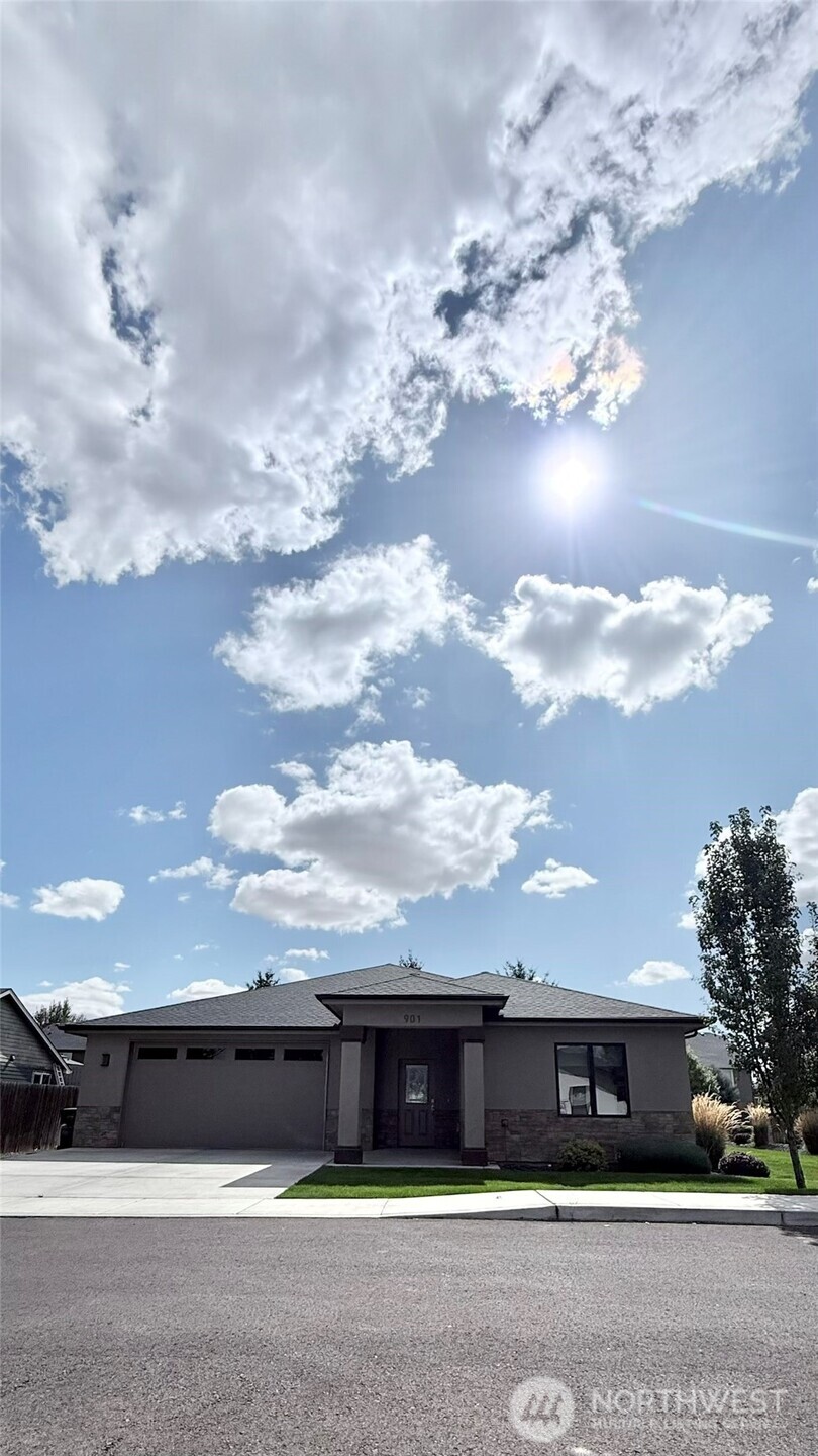 901 Janimari Court — photo