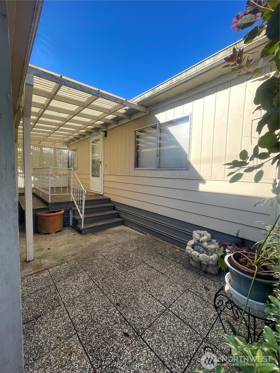 1050 Howard #28 — photo