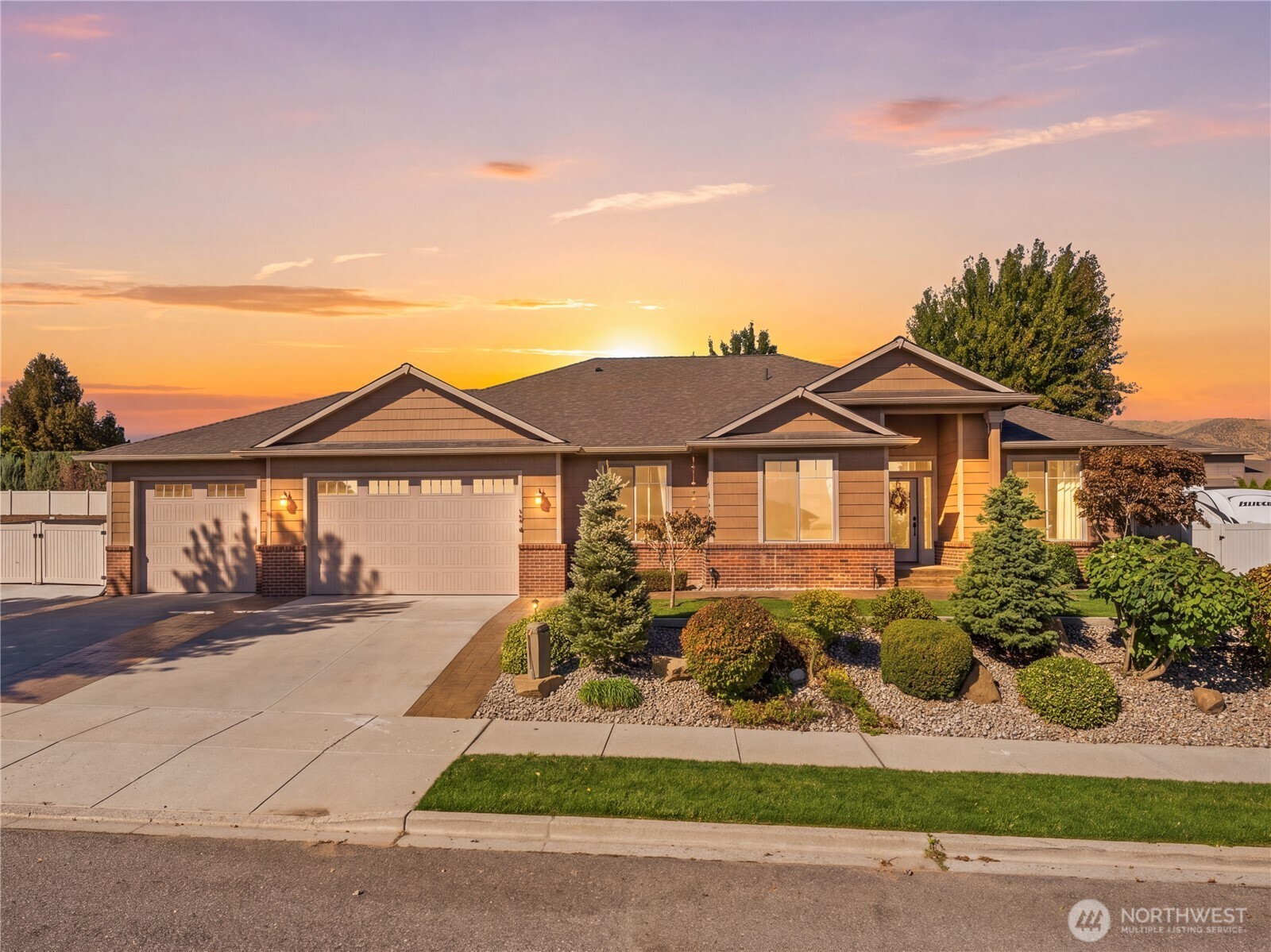 374 Laurie Drive — photo