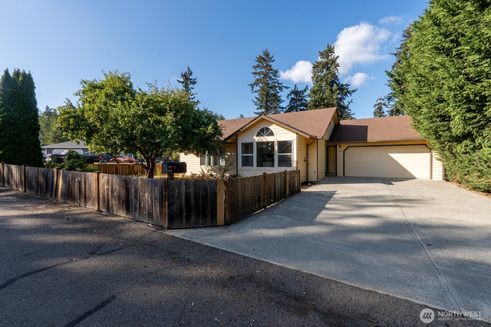 544 Pine Court — photo