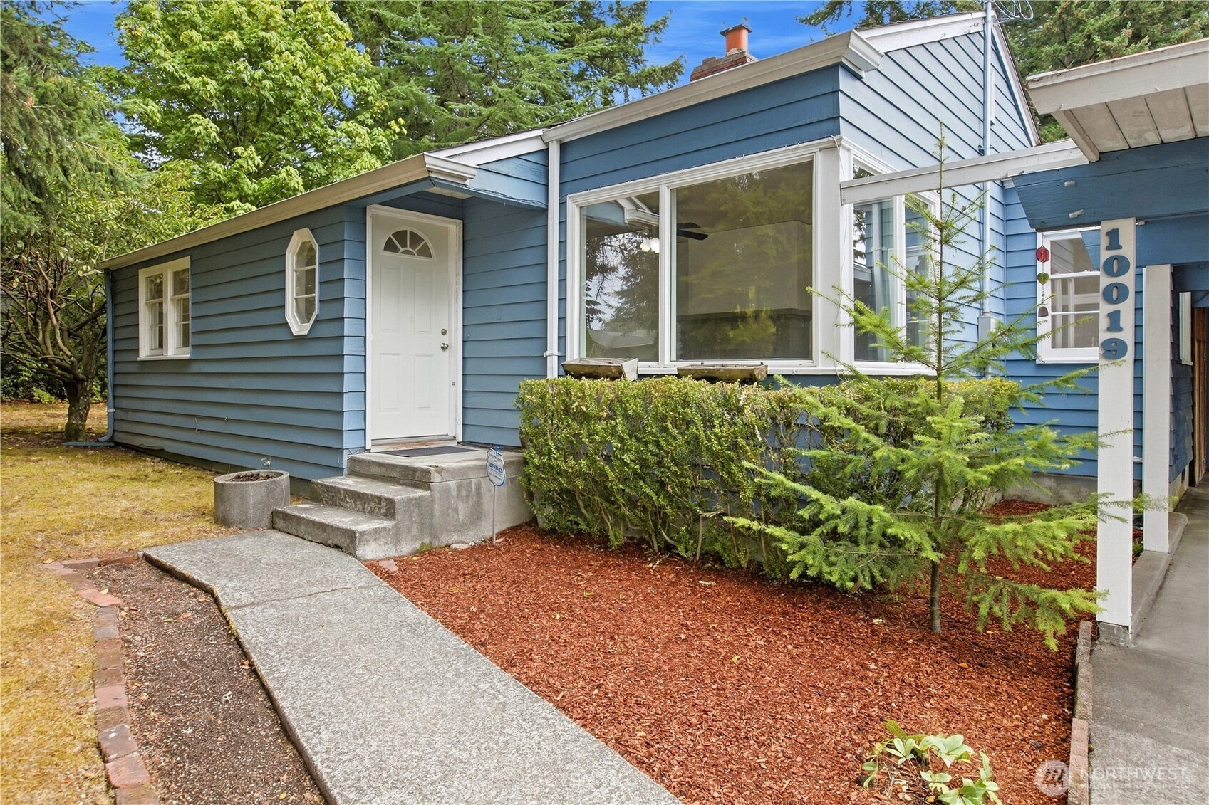 10019 Oak Lane SW — photo