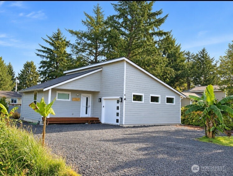 146 N Port Loop NW — photo