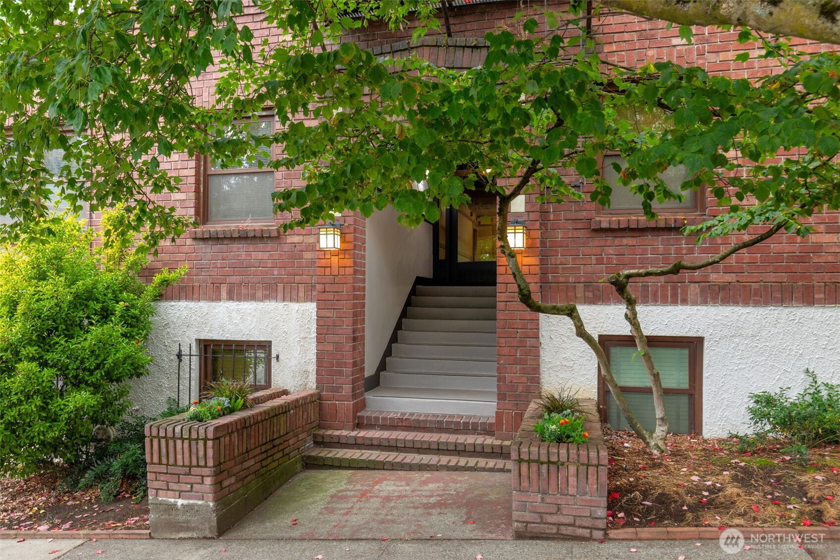 516 E Thomas Street #202 — photo