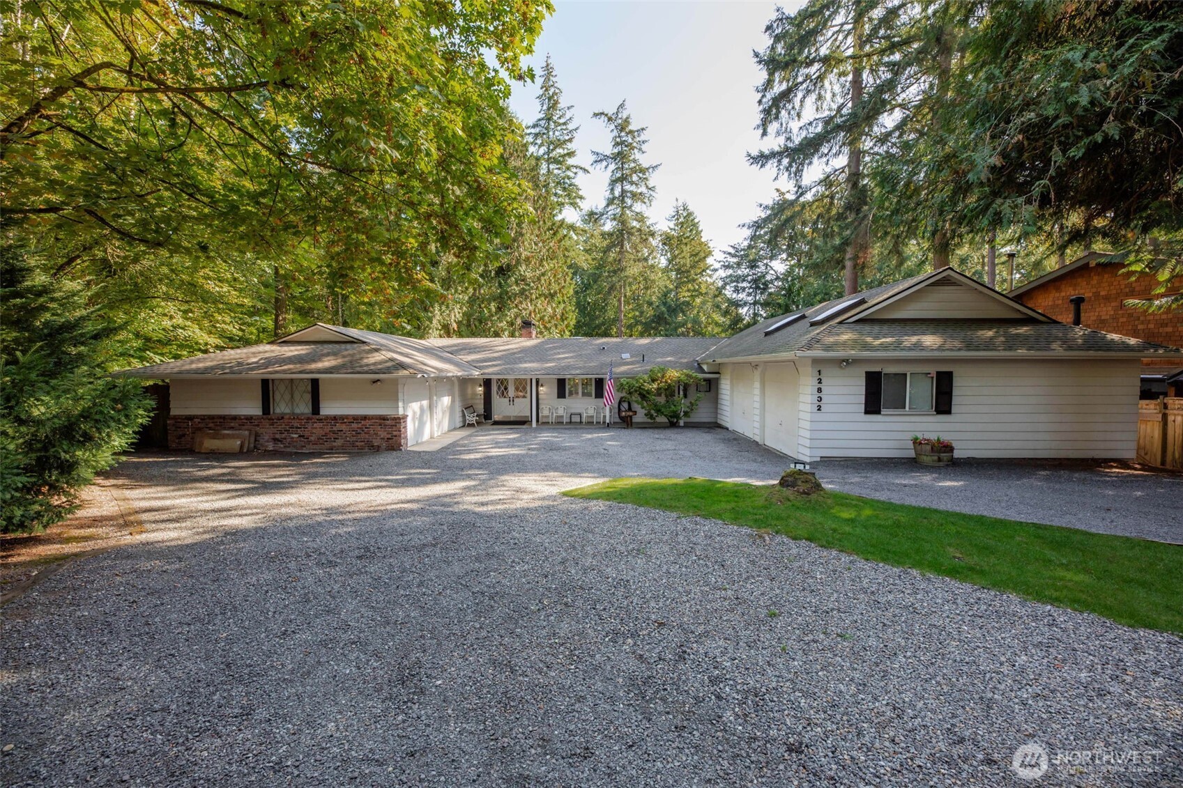 12832 Holiday Drive NE — photo