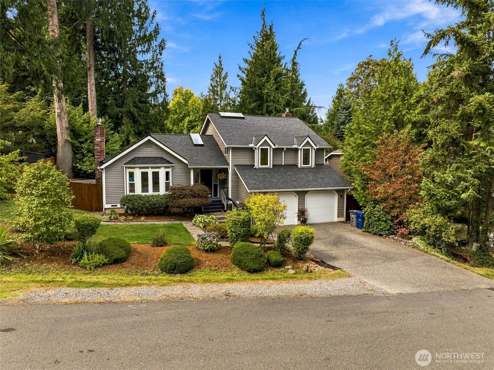 425 Jasmine Place NW — photo