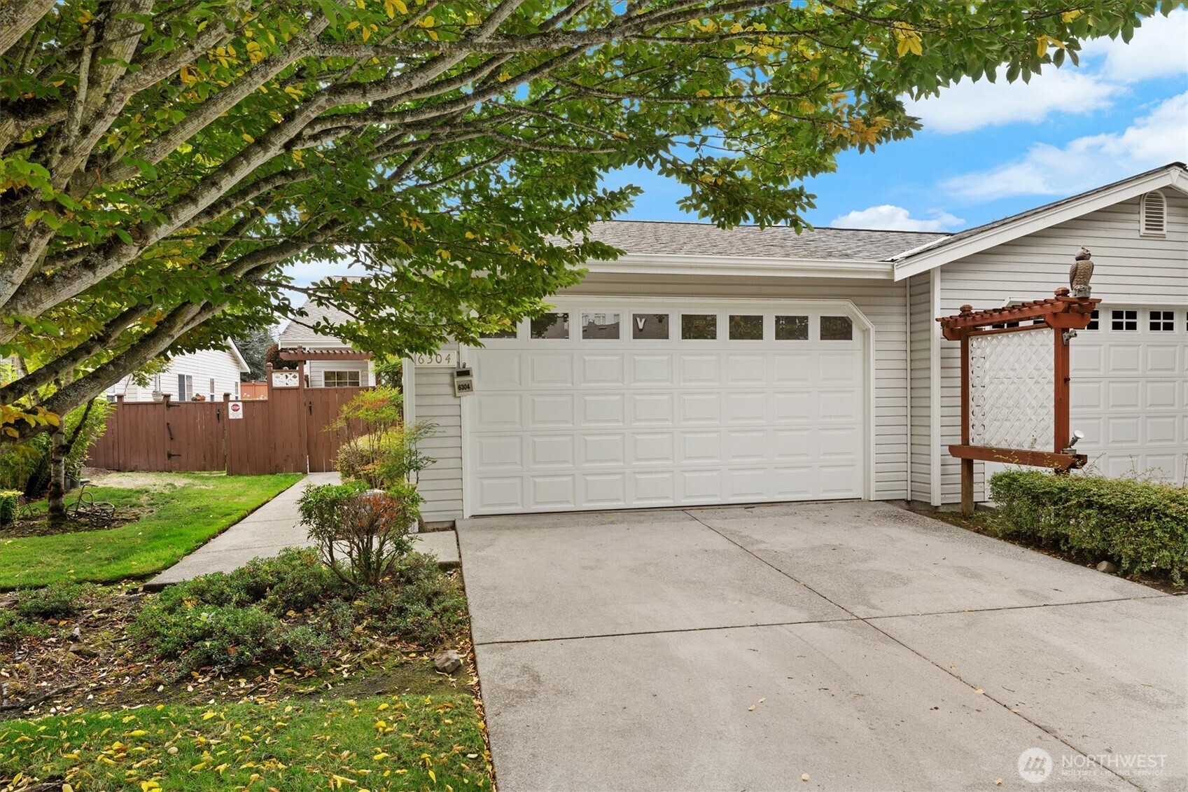6304 Sheffield Lane E — photo