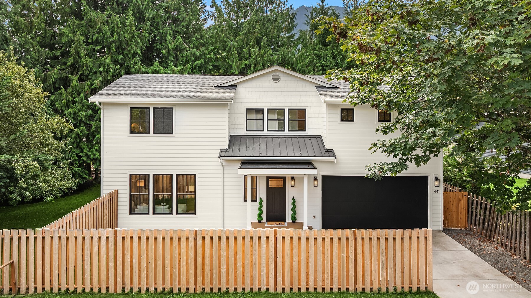 441 SE Alder Dr — photo