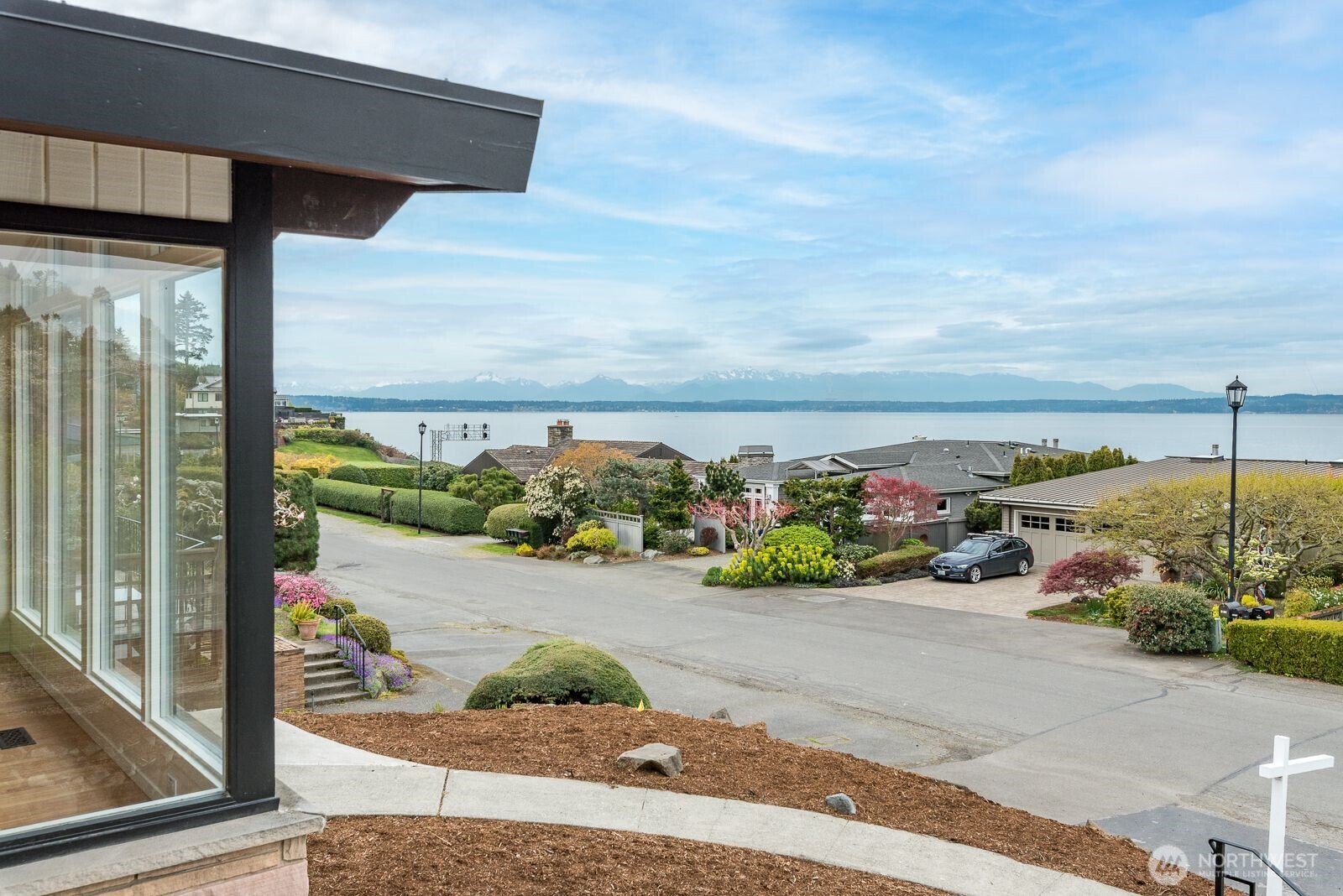 2425 NW Blue Ridge Drive, Seattle, WA 98177 — photo 3