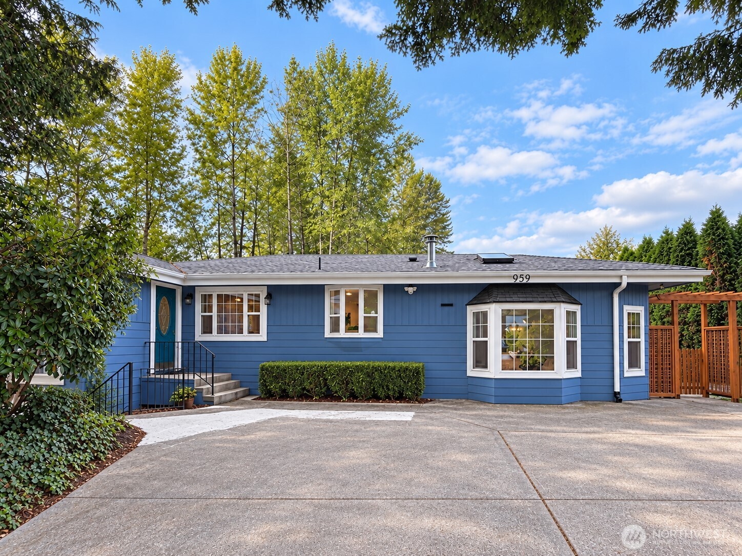 959 Hoquiam Ave NE — photo