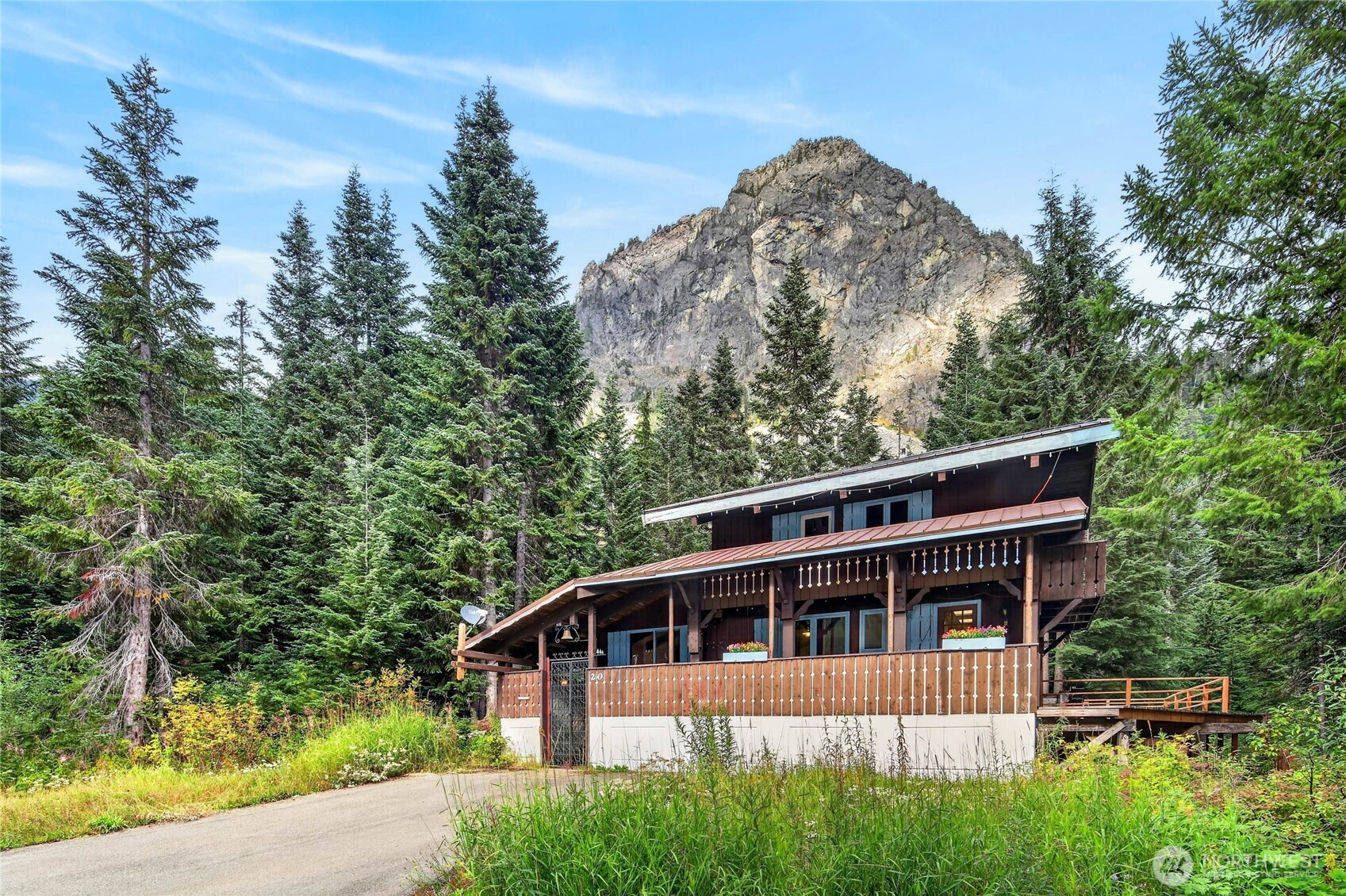 20 Alpental Strasse — photo