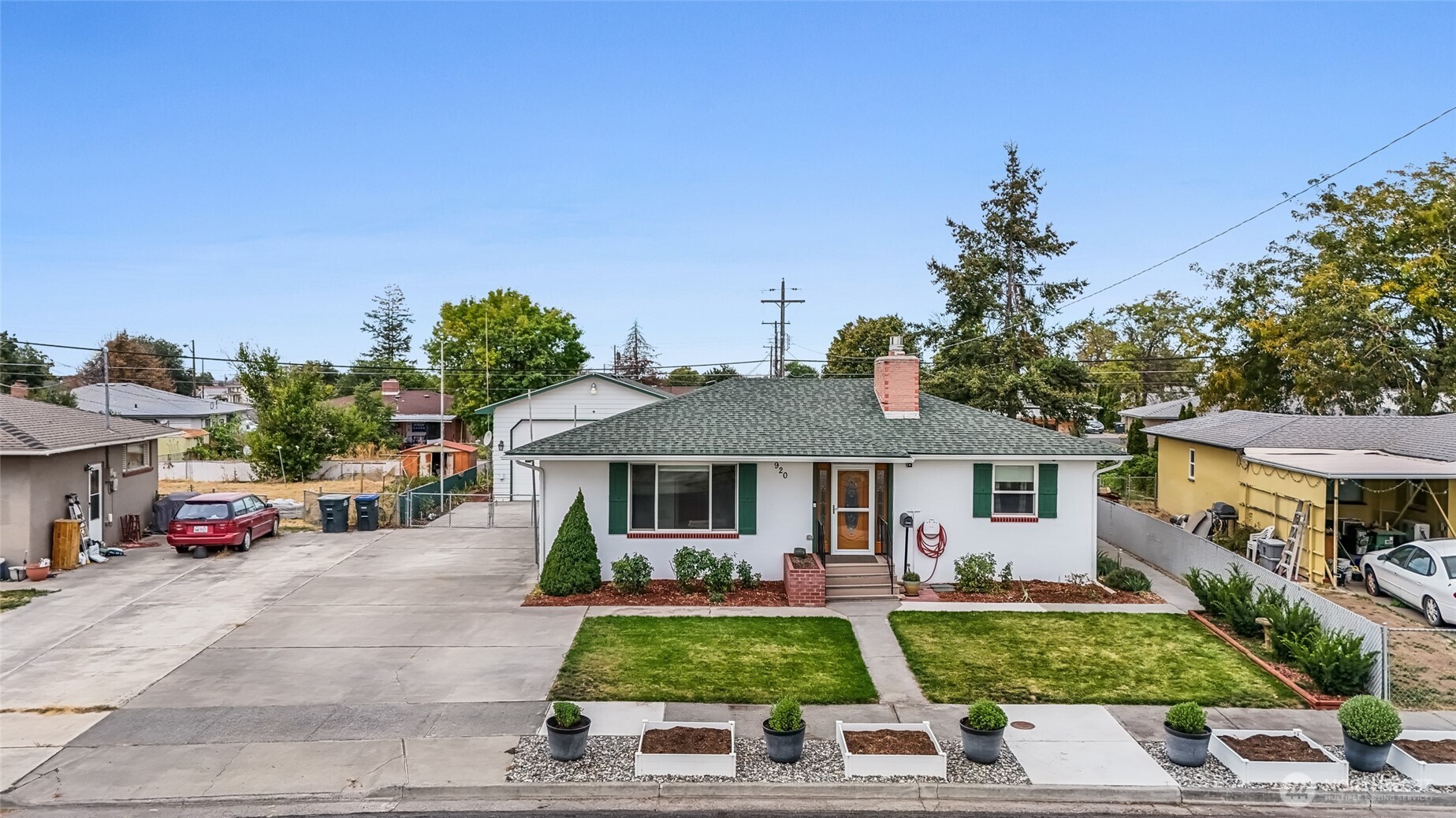 920 S Dahlia Drive — photo