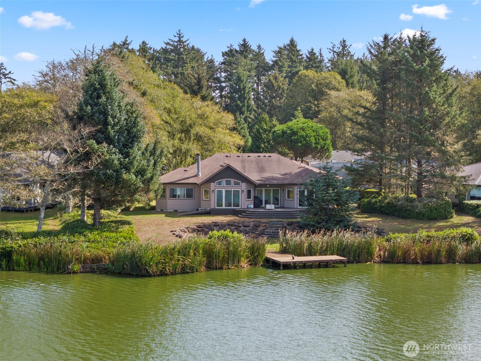 748 Kingfisher Court SE — photo
