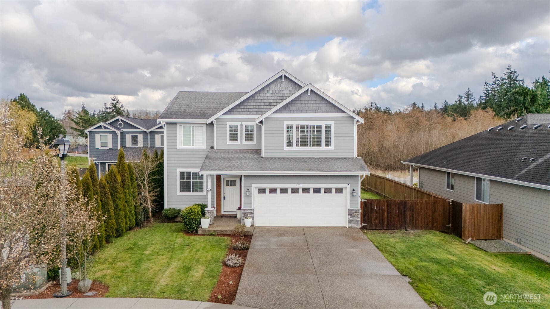 1737 Hillcrest Loop — photo
