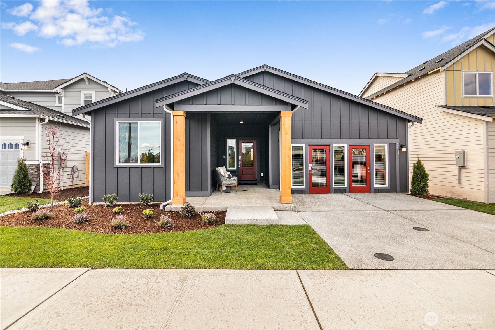 4931 Capilano Lane SW — photo