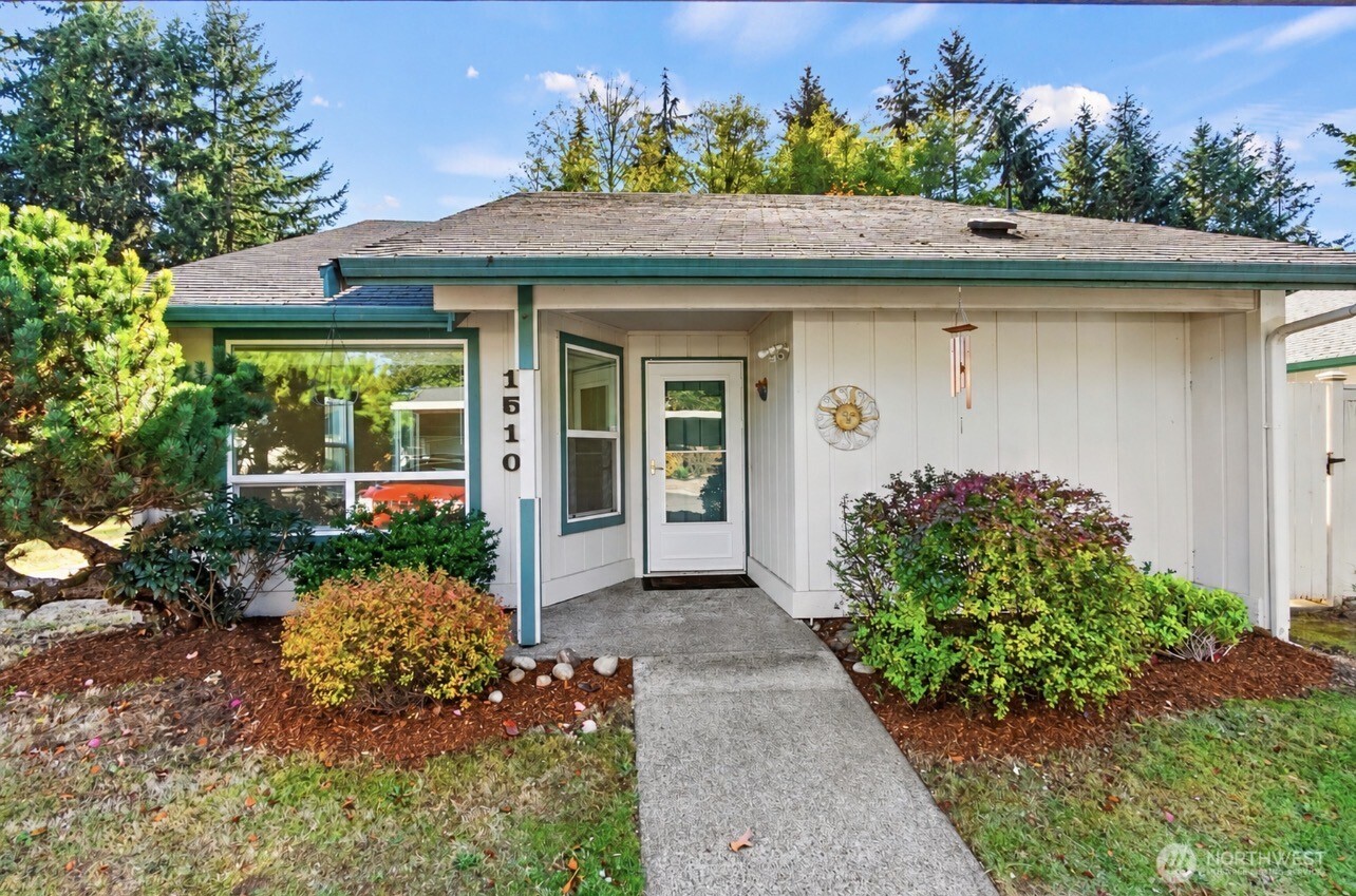 1510 Diamond Road SE — photo