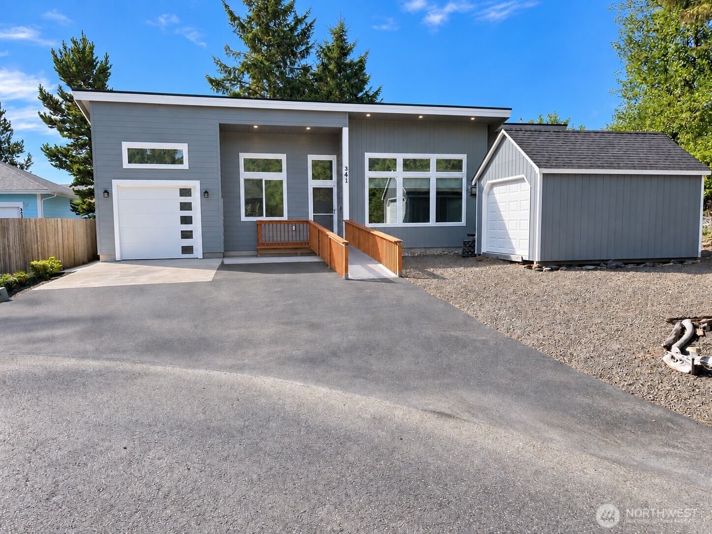 341 Redwood Court SE — photo