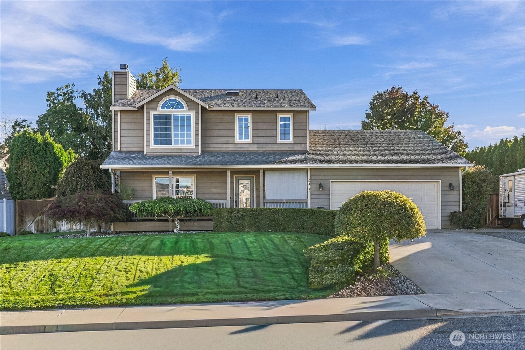 2434 Highland View Drive — photo