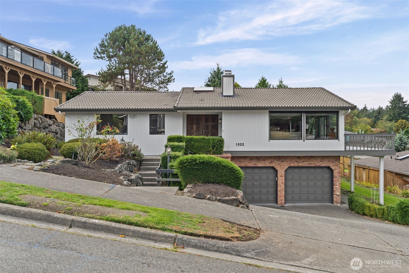 1922 Dumas Circle NE — photo