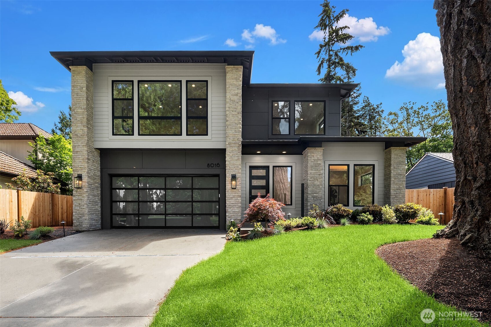 8016 Fairway Drive NE — photo