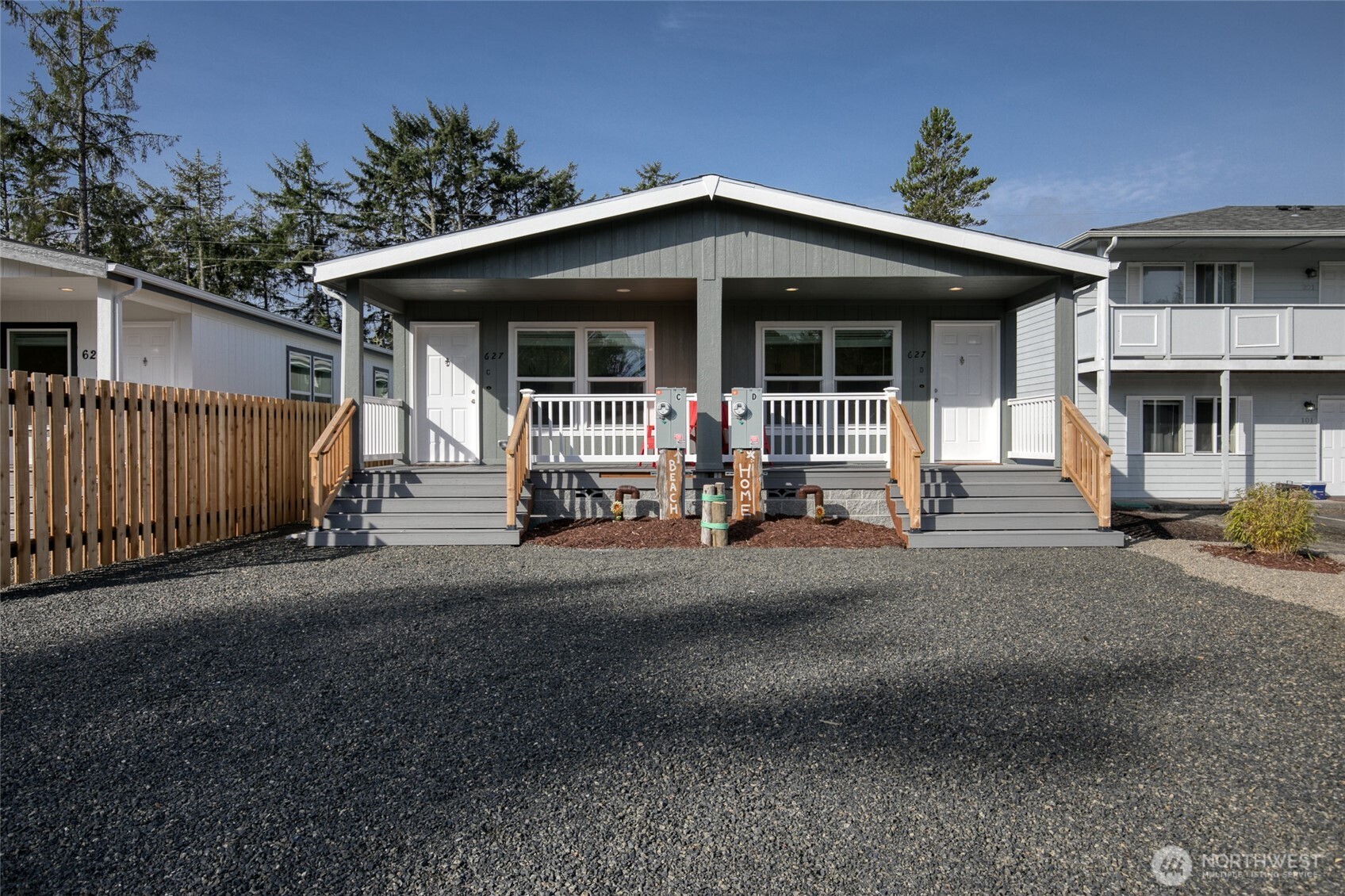 627 -D Sunset Avenue NE — photo