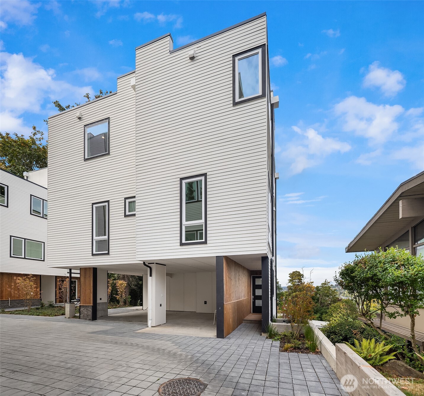 530 W Barrett Street — photo