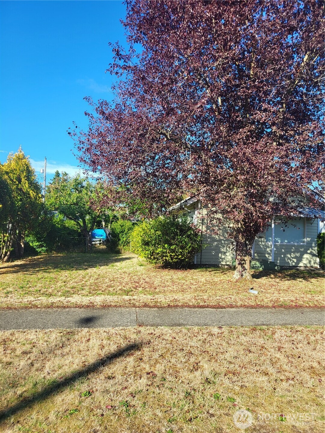 6814 S Lawrence Street — photo
