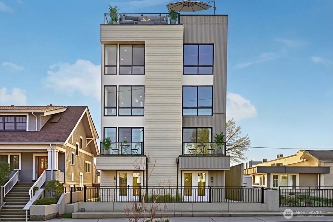 6211 12th Avenue NE — photo