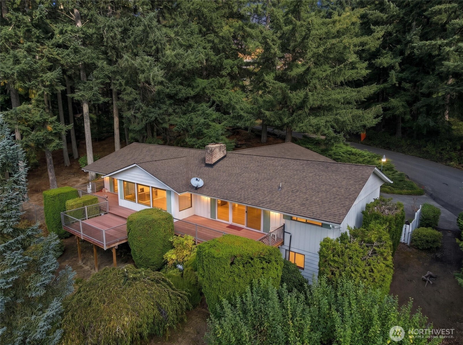 353 SE Crestview Drive — photo