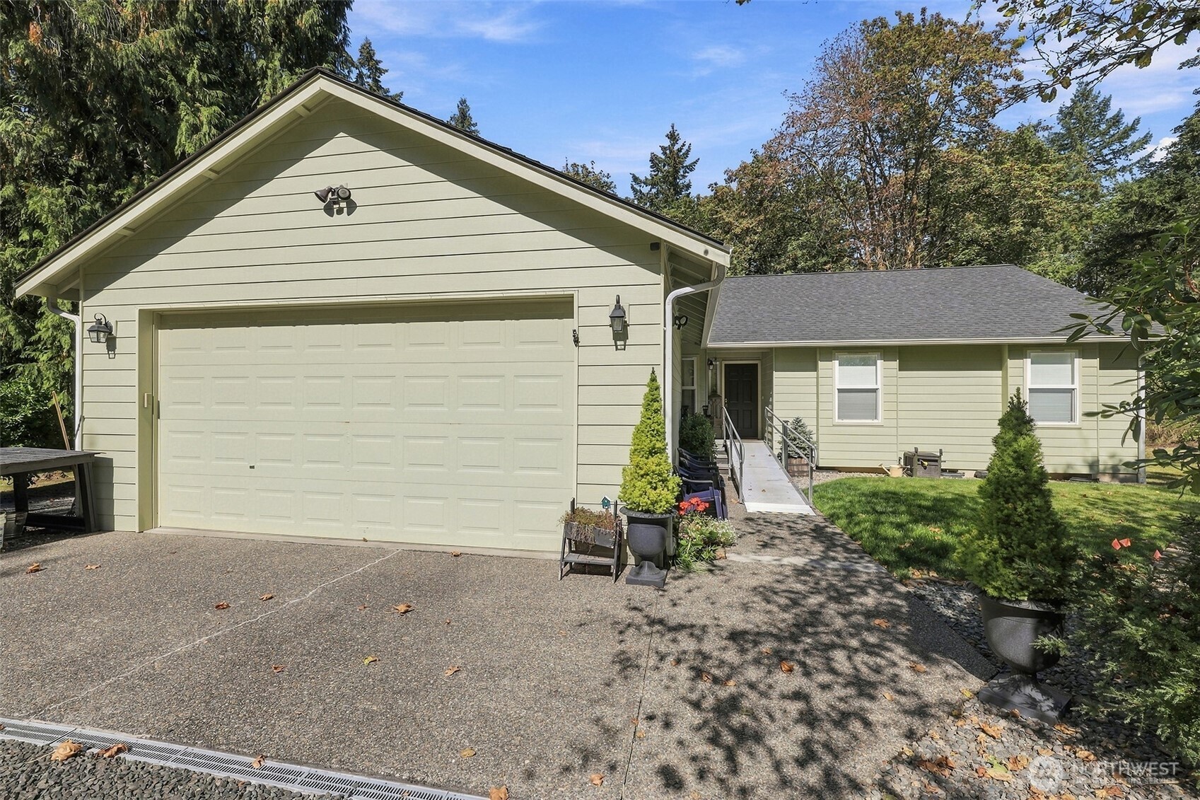 2012 Lorraine Drive SE — photo