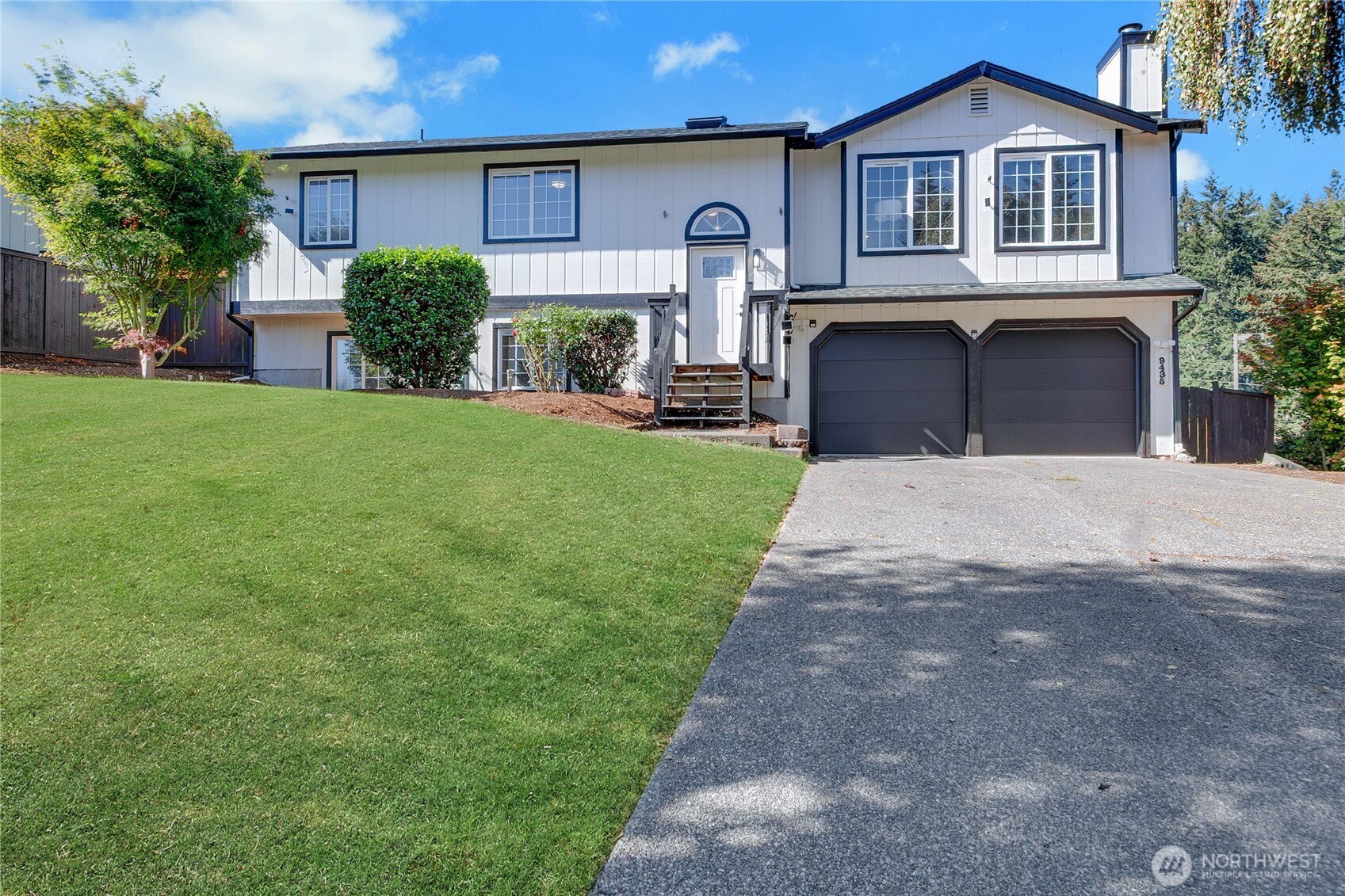9435 Summerfield Loop SE — photo