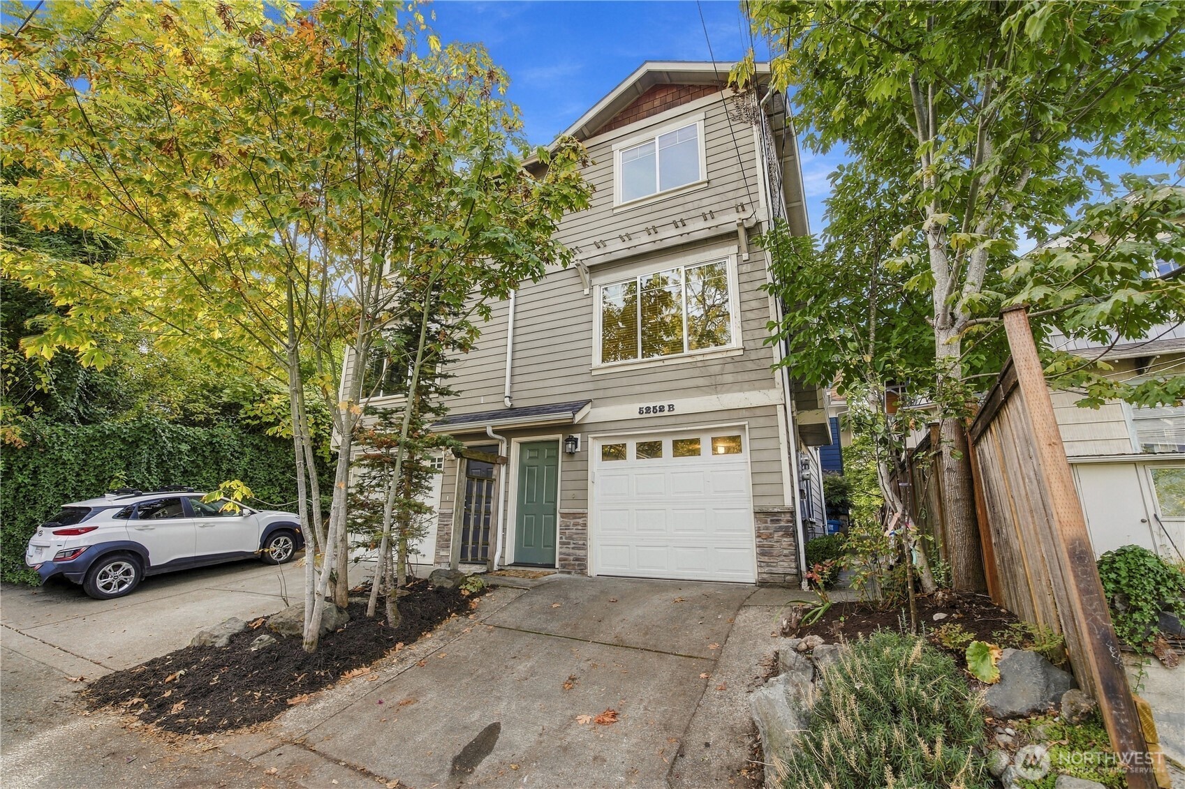 5252 12th Avenue NE #B — photo