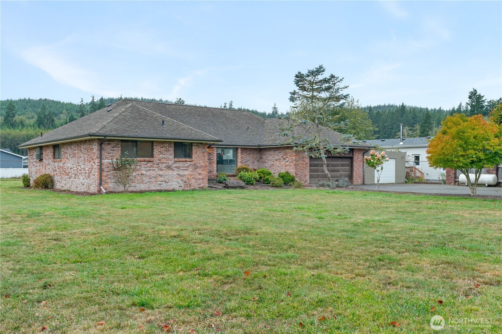 989 Stanford Drive — photo