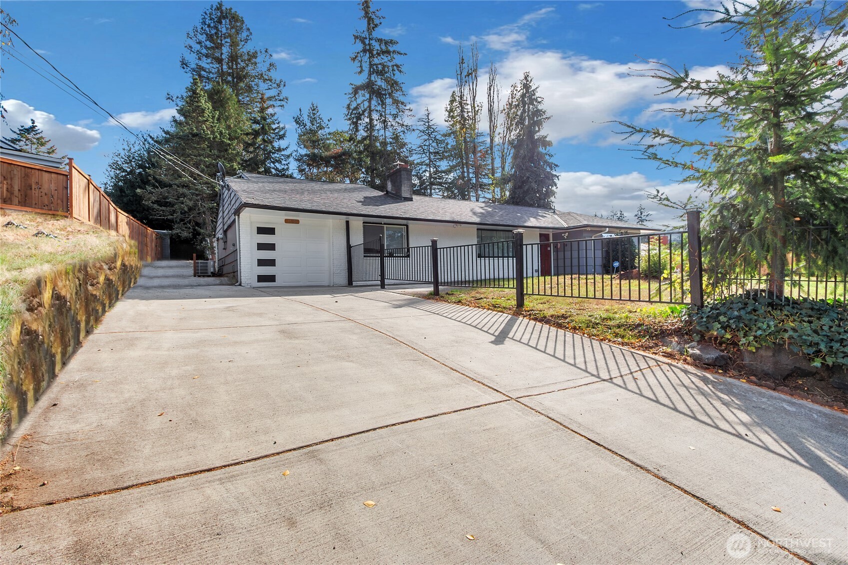 Home in Des Moines, WA 98148 — photo 2