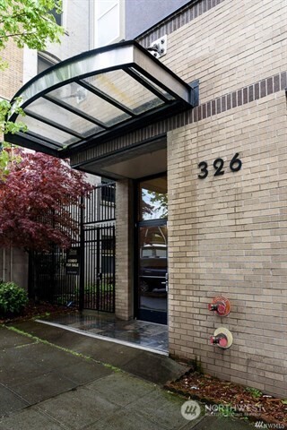 326 Queen Anne Avenue N #402 — photo
