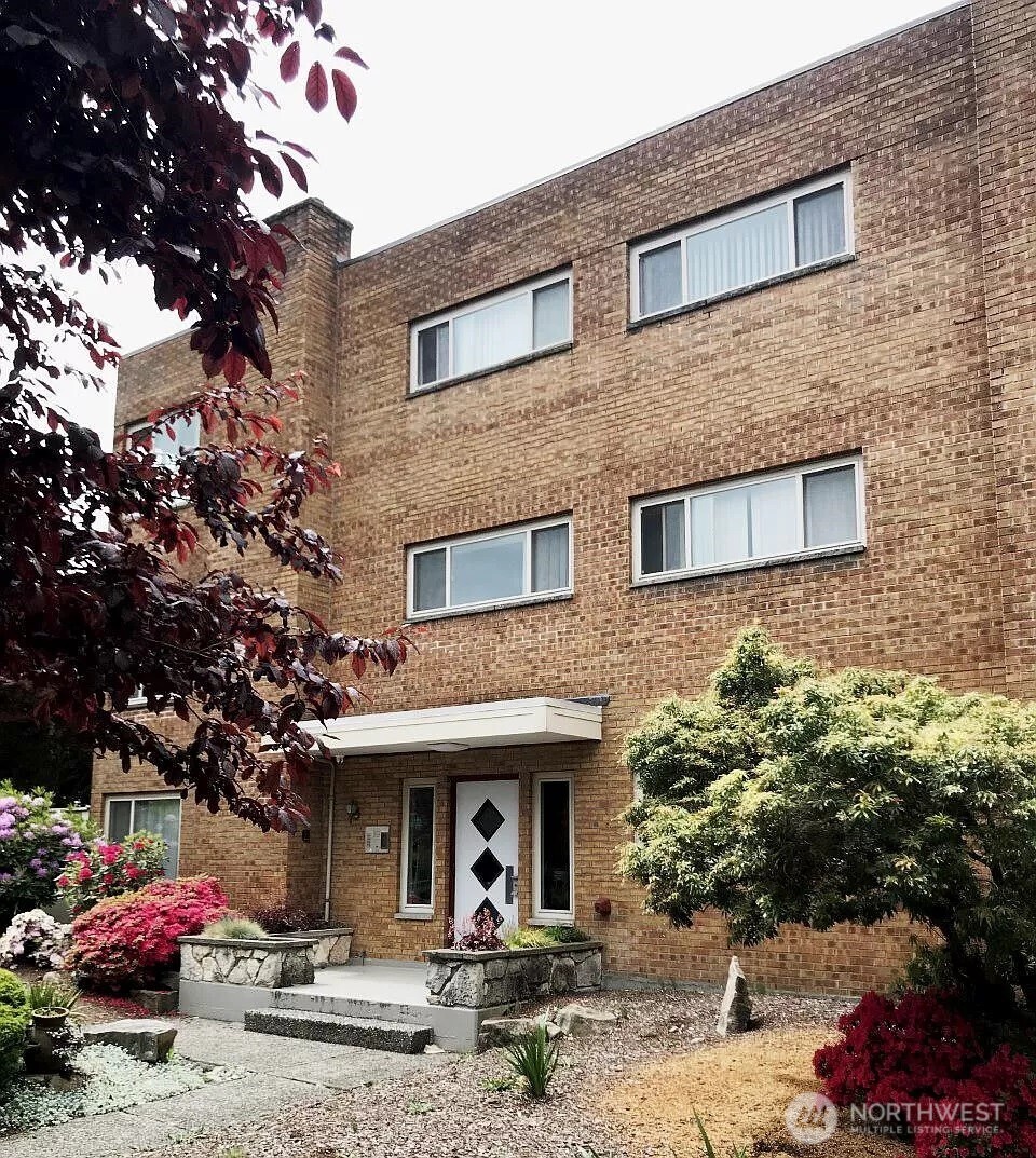 2229 42nd Avenue SW #205 — photo