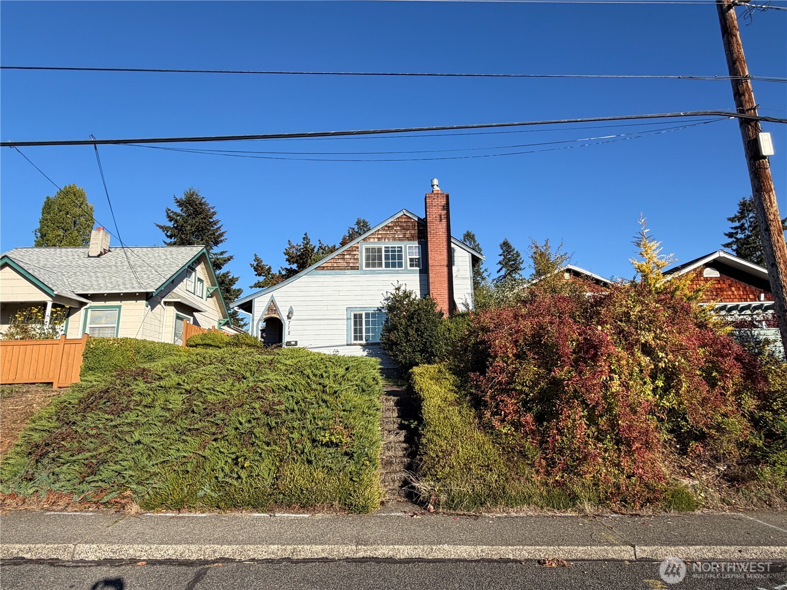 712 Puget Street NE — photo