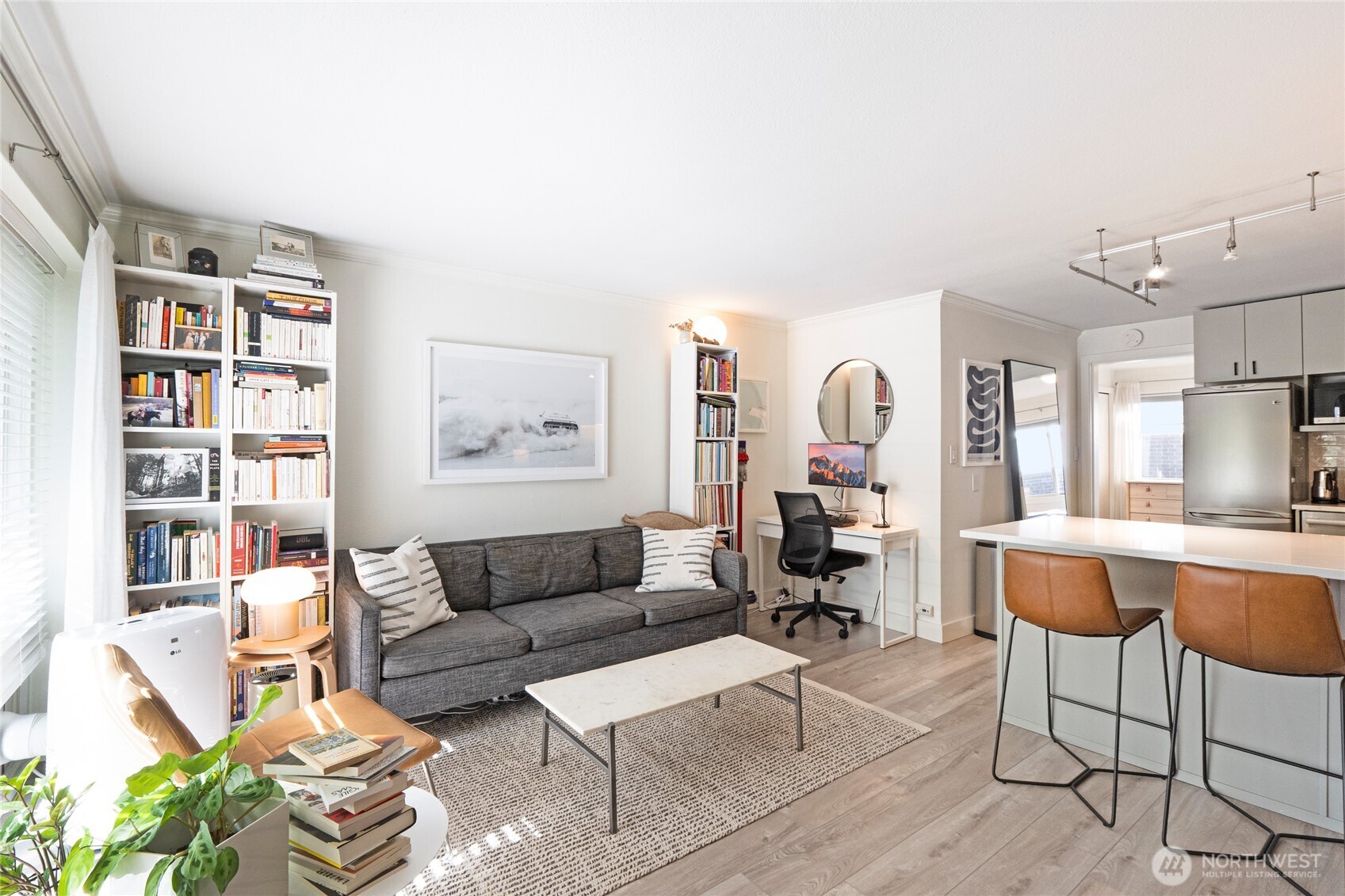 752 Bellevue Avenue E #204 — photo