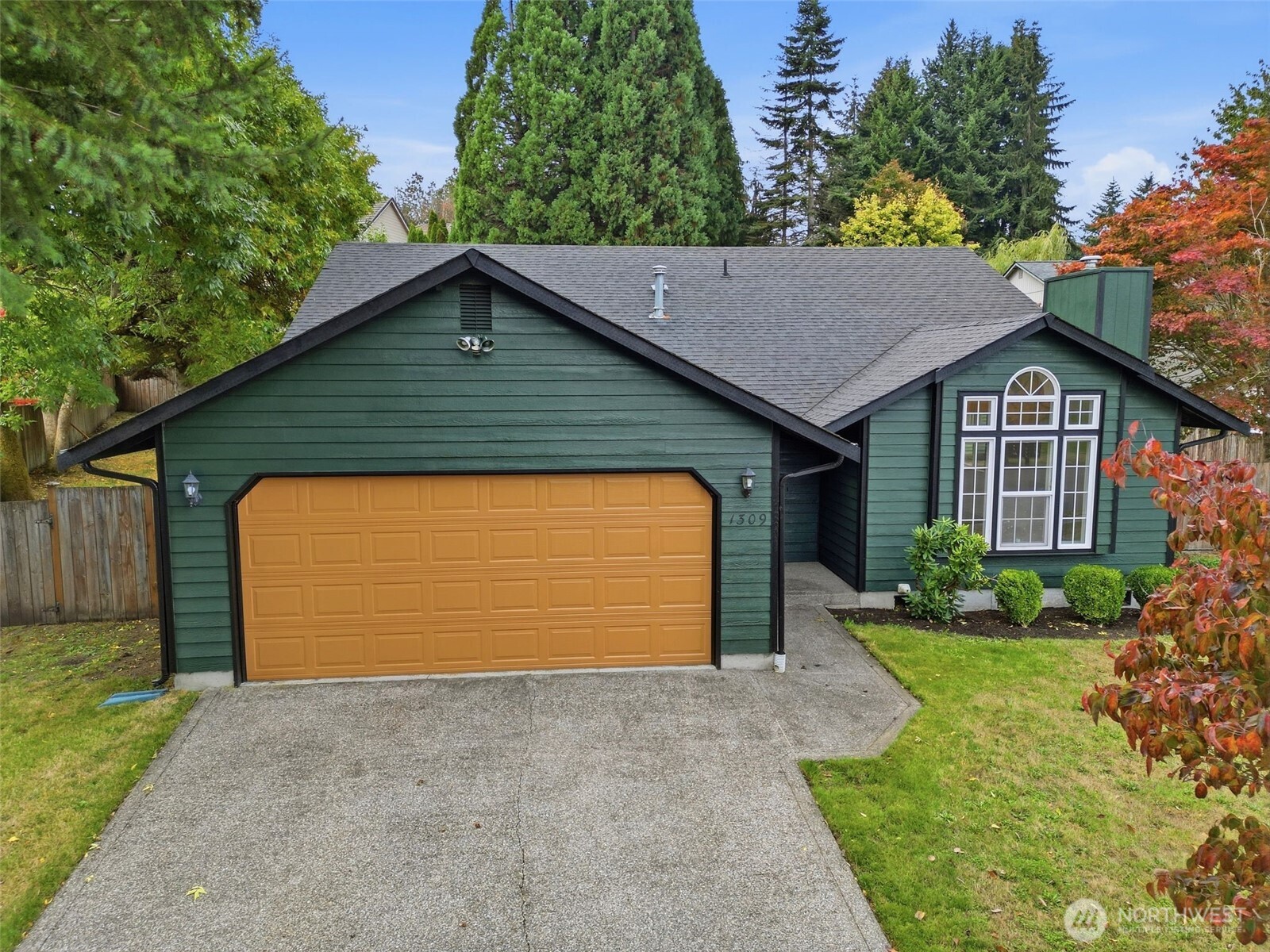 1309 Scarlet Oak Drive SE — photo