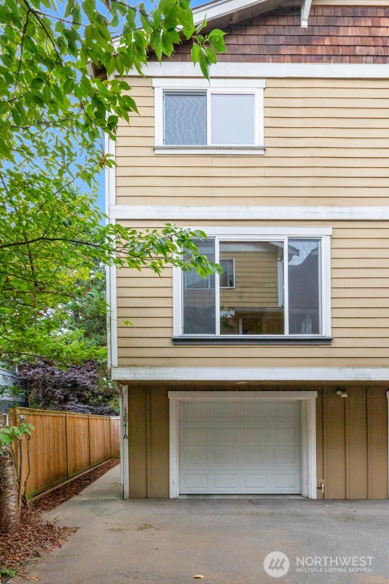 12041 33rd Avenue NE #a — photo