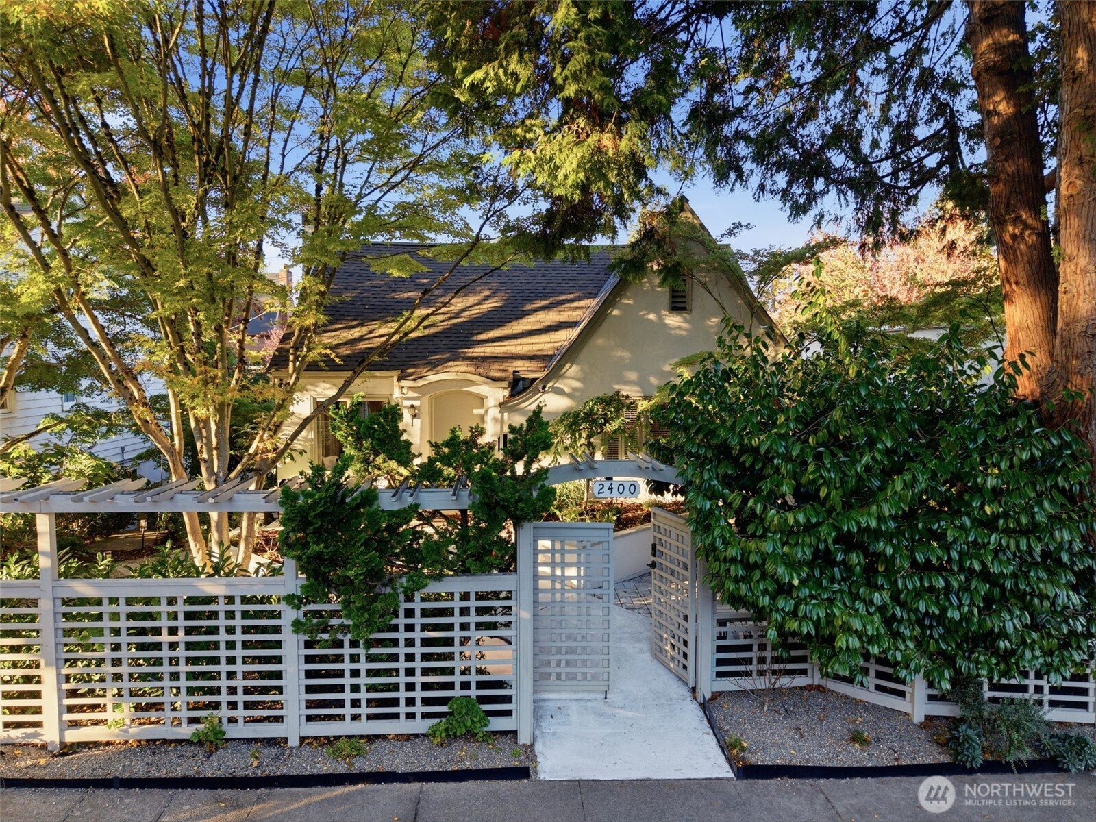 2400 E Roanoke Street — photo