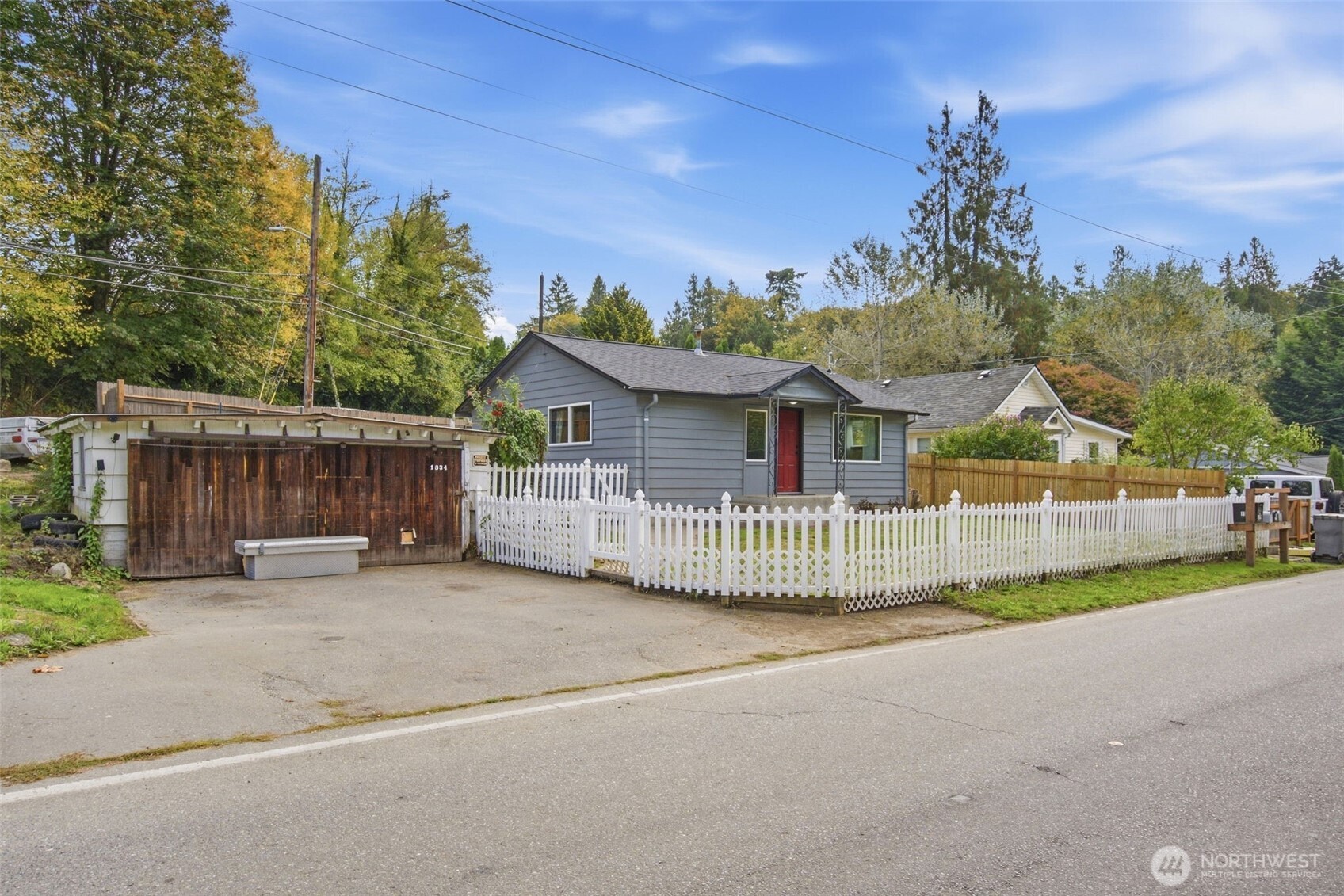 1534 Corbet Drive NW — photo