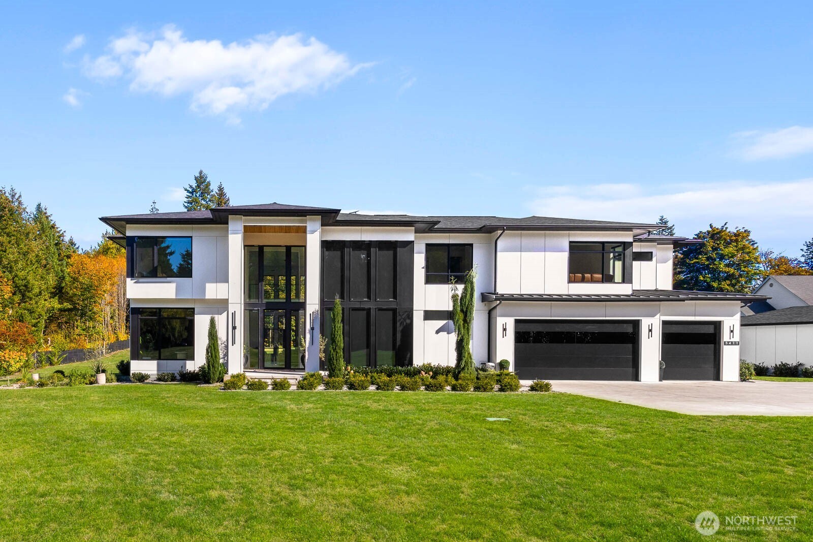 5411 Waller Road E — photo