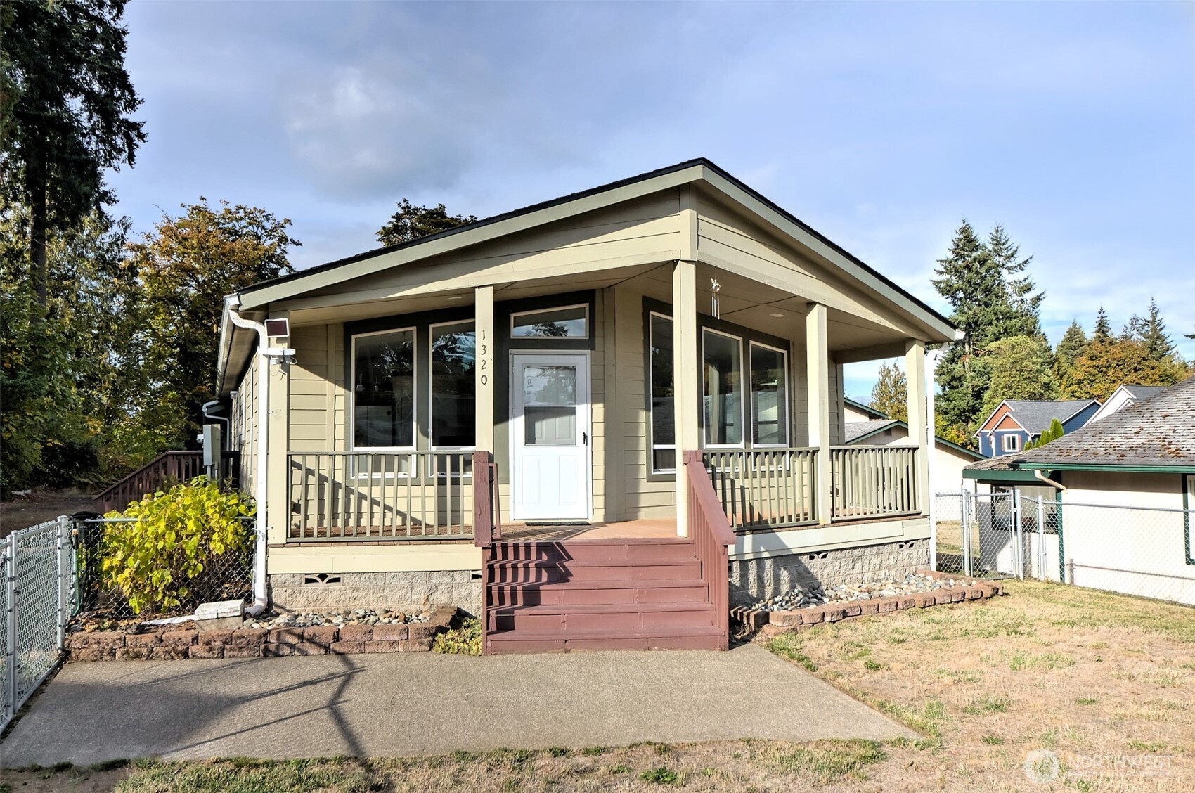 1320 Dickinson Avenue — photo