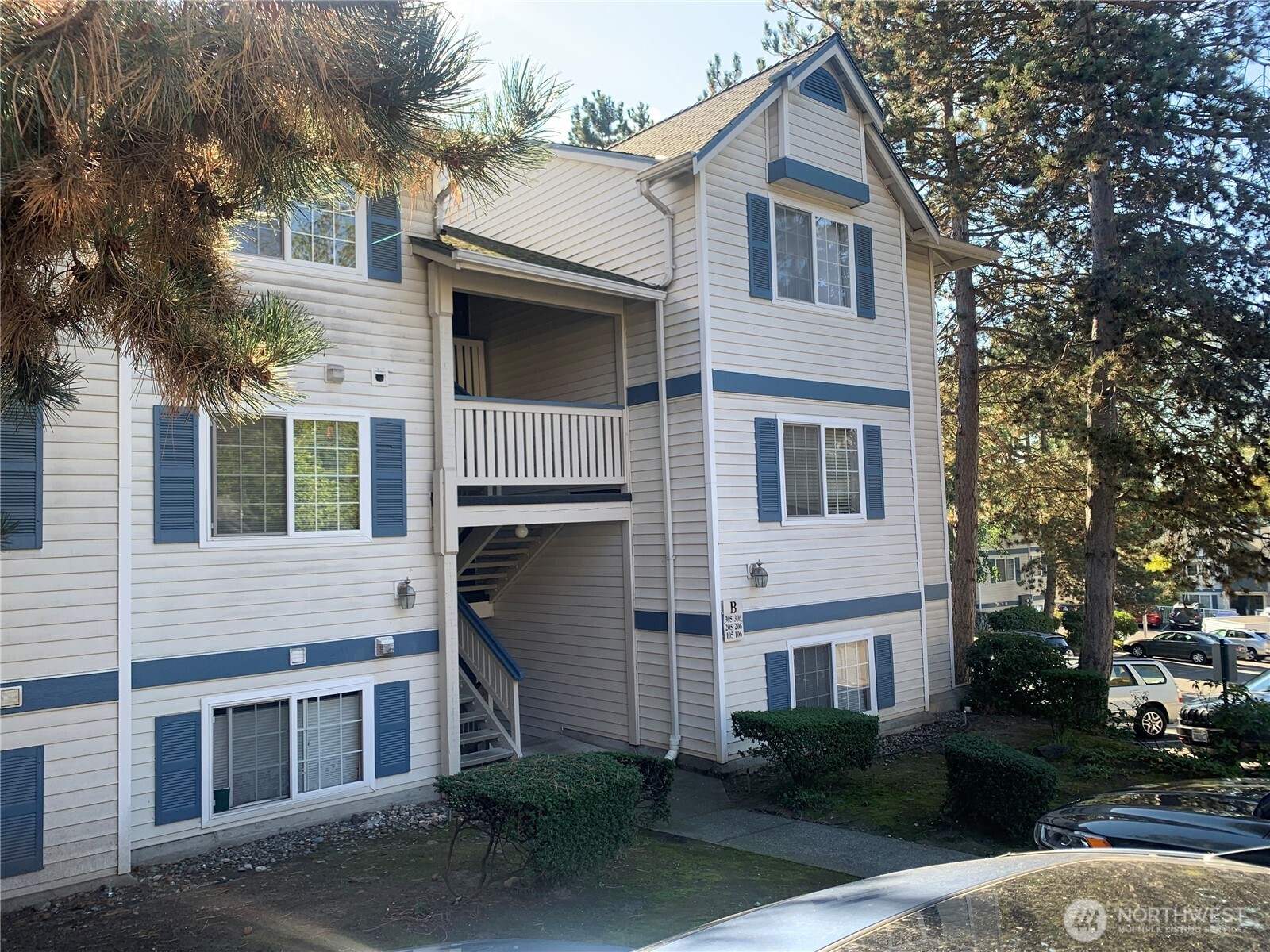949 Aberdeen Avenue NE #B305 — photo