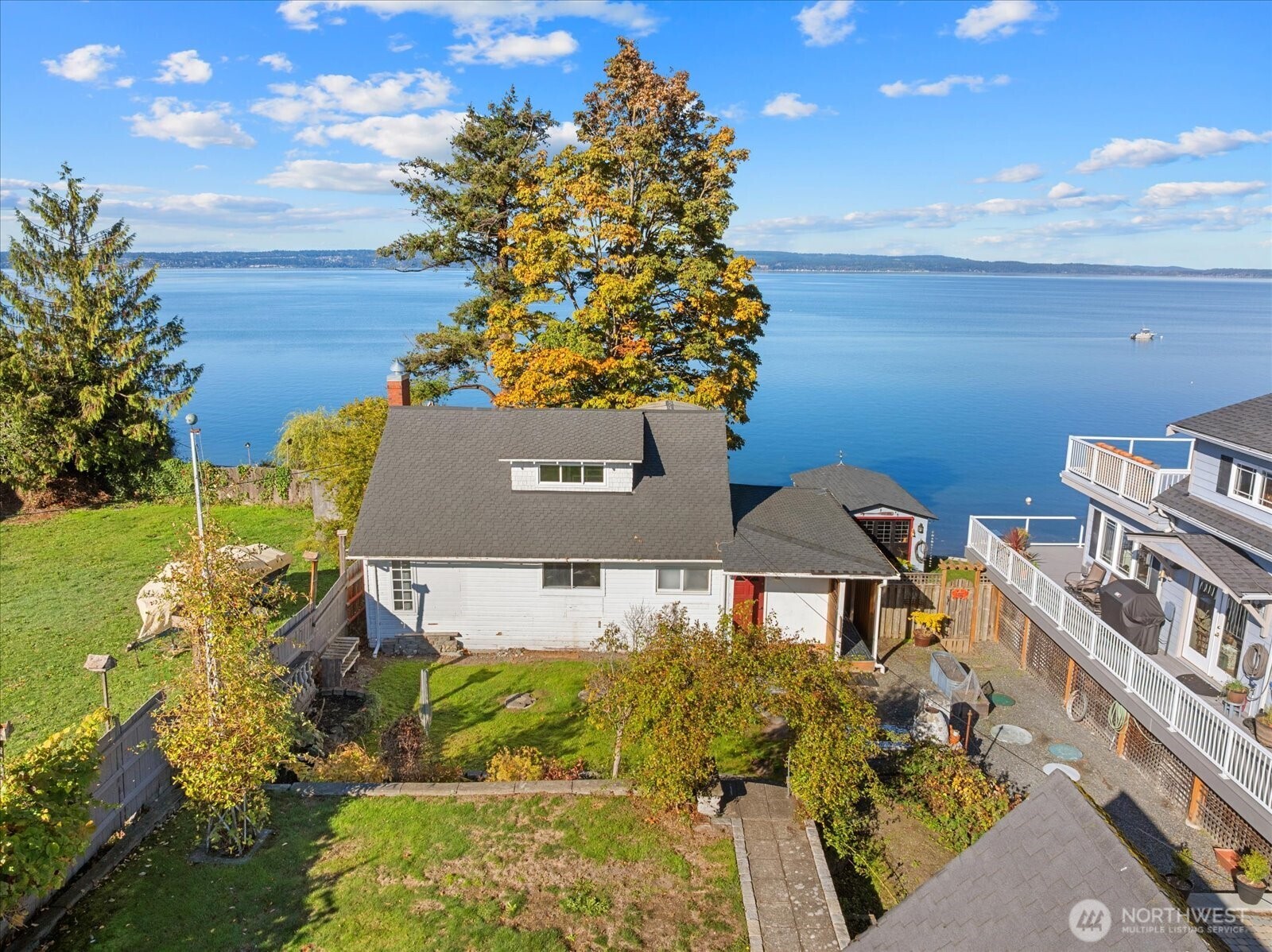 19008 Soundview Dr NW — photo