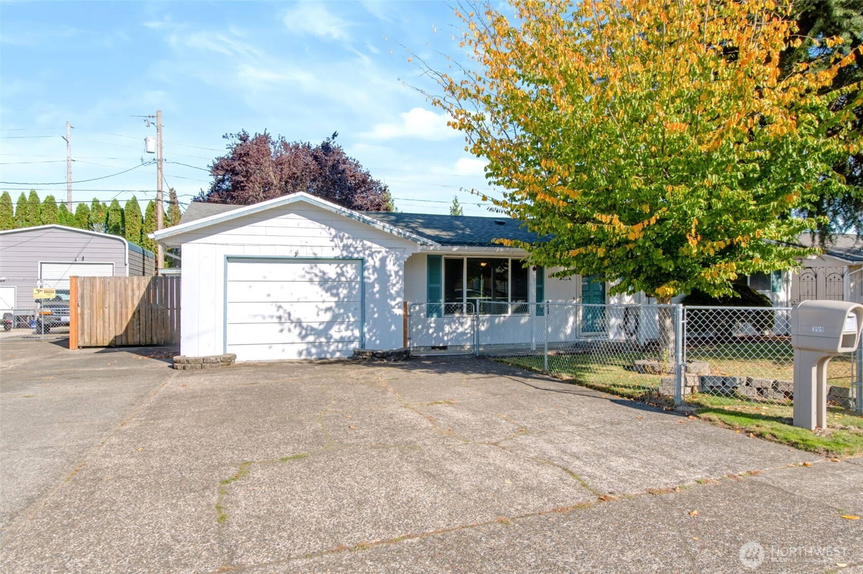 359 Douglas St — photo