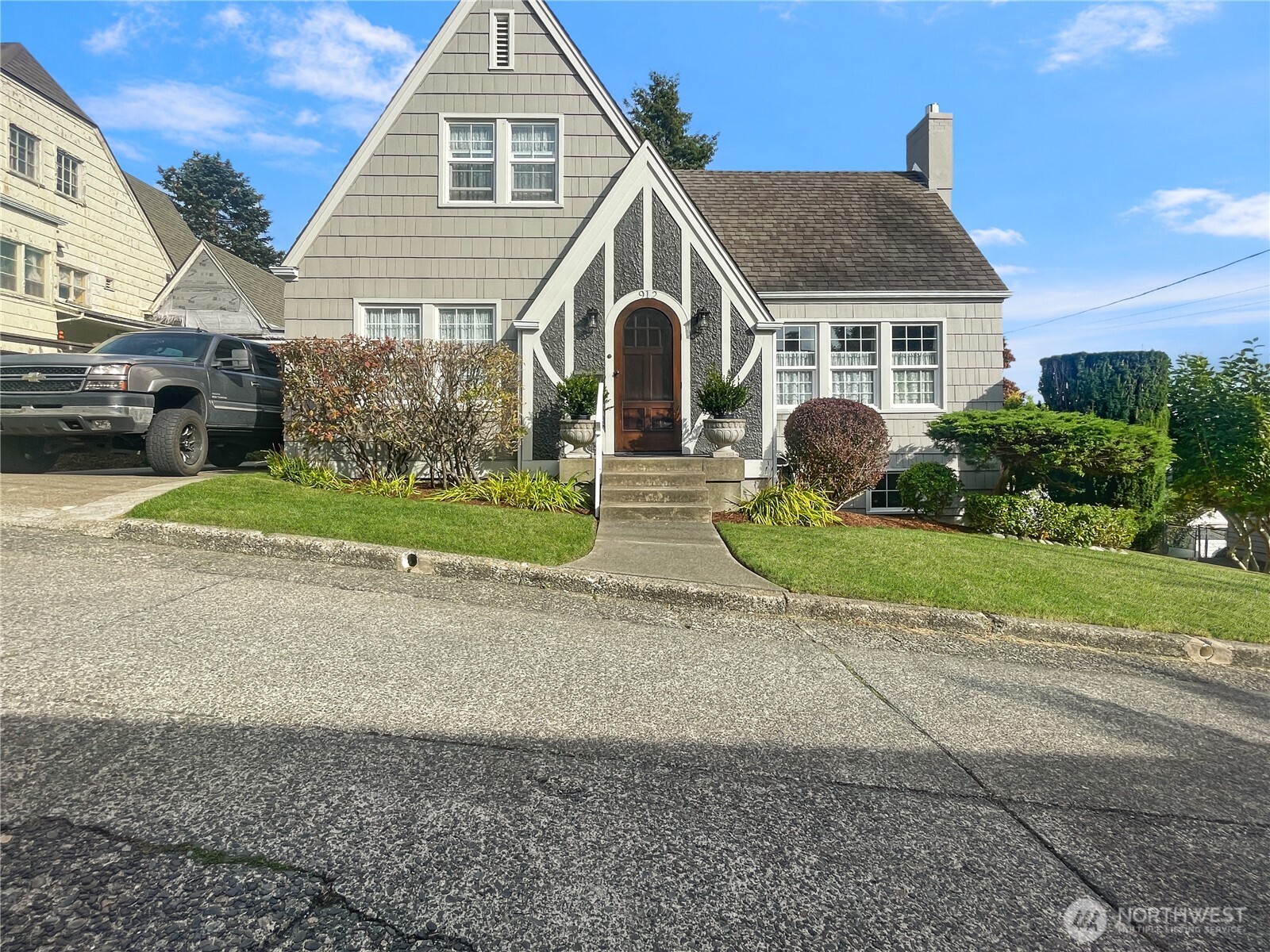 912 N Division Street — photo