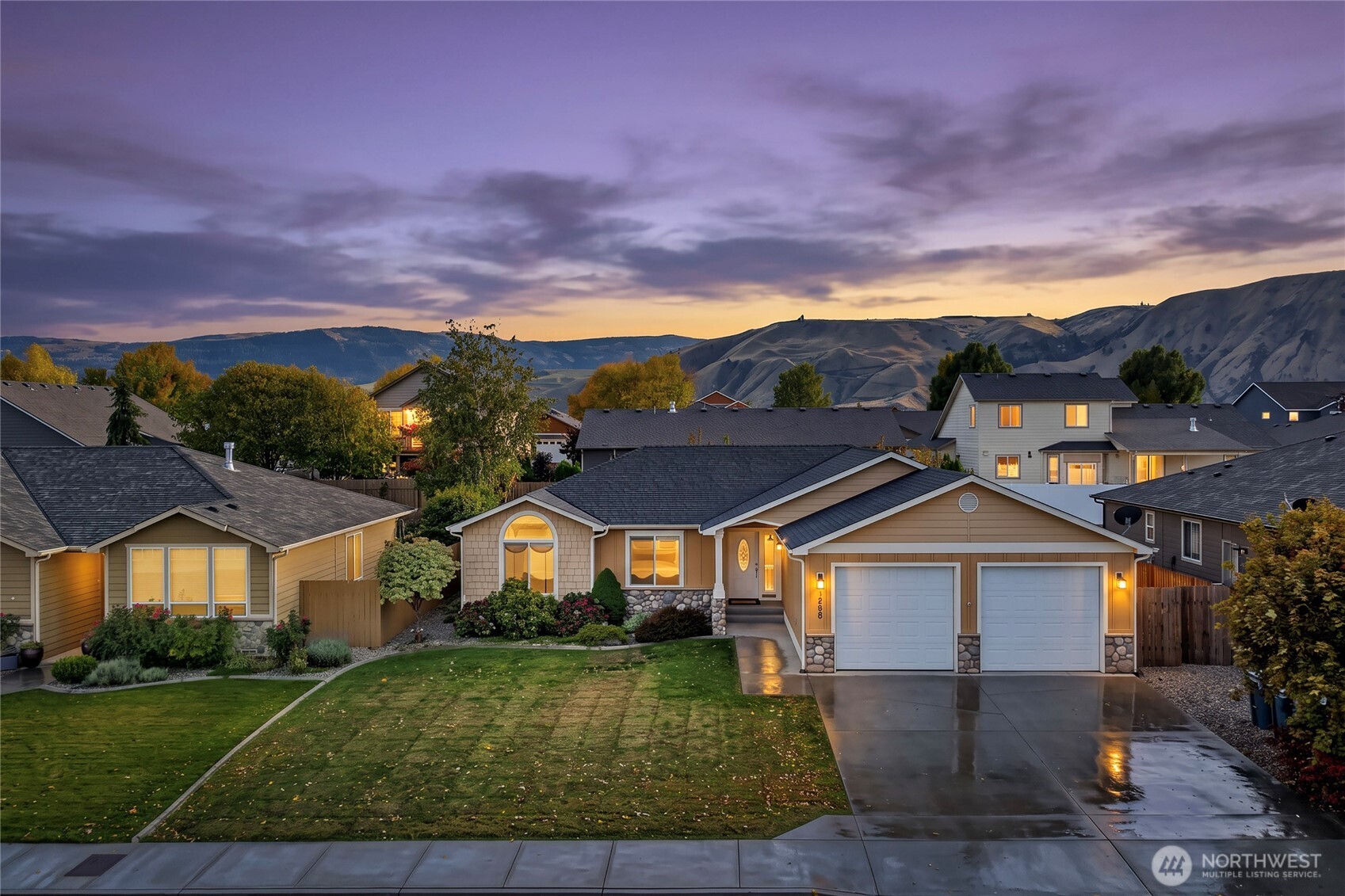 1386 Boulder Loop — photo